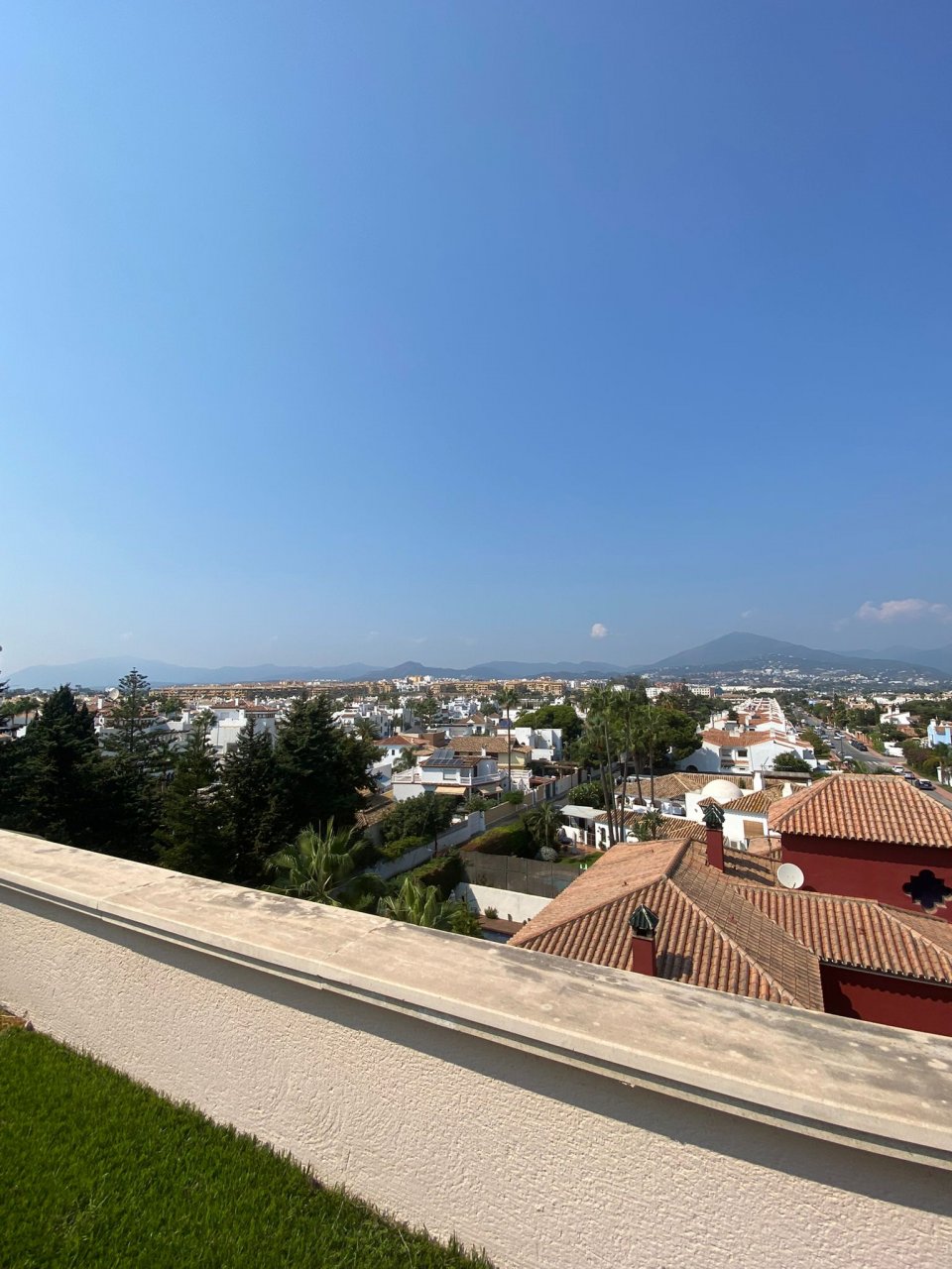 Firstline Beach Apartment with sea views