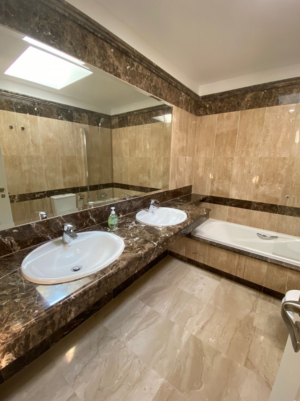 Firstline Beach Apartment with sea views