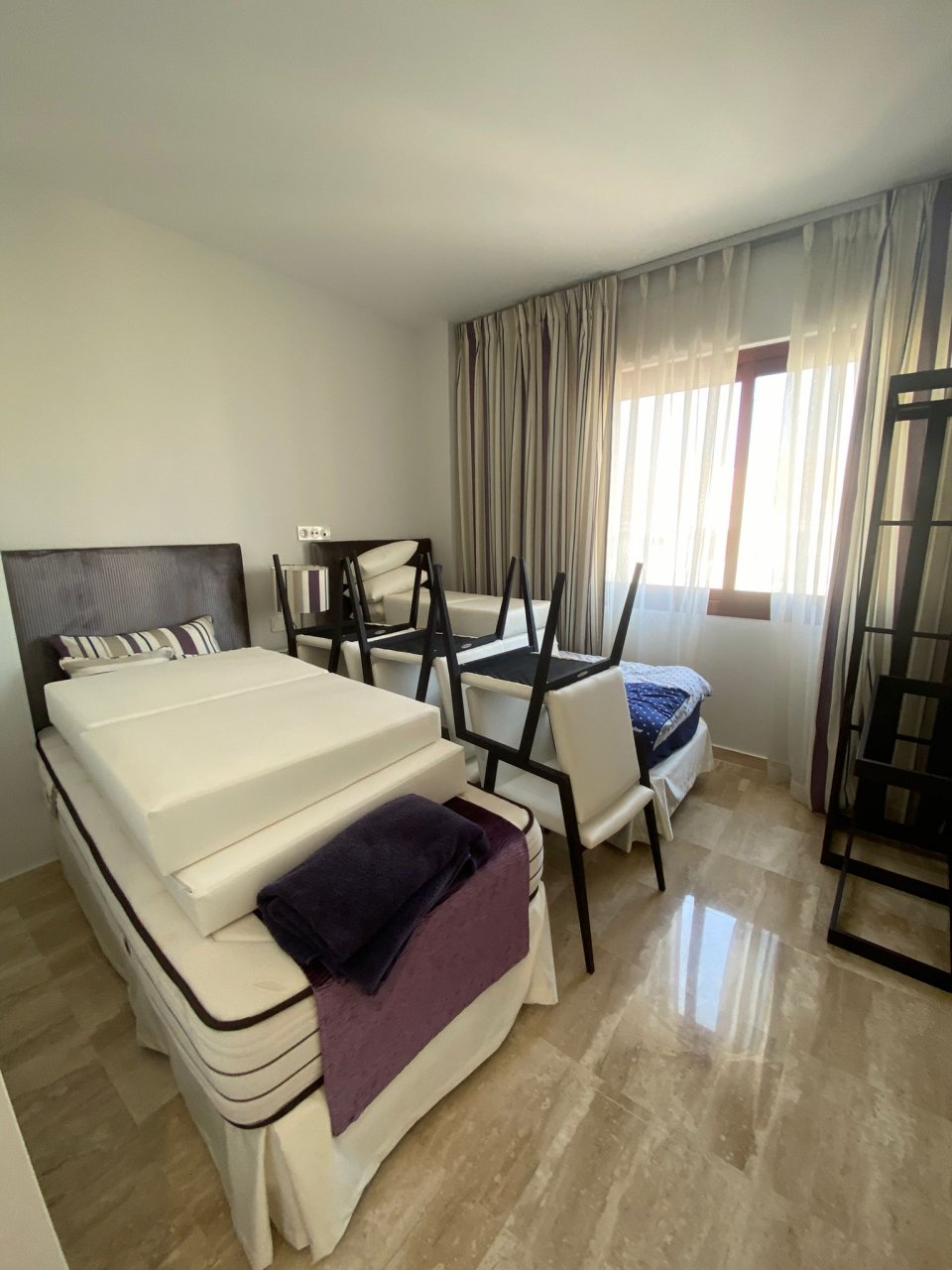 Firstline Beach Apartment with sea views