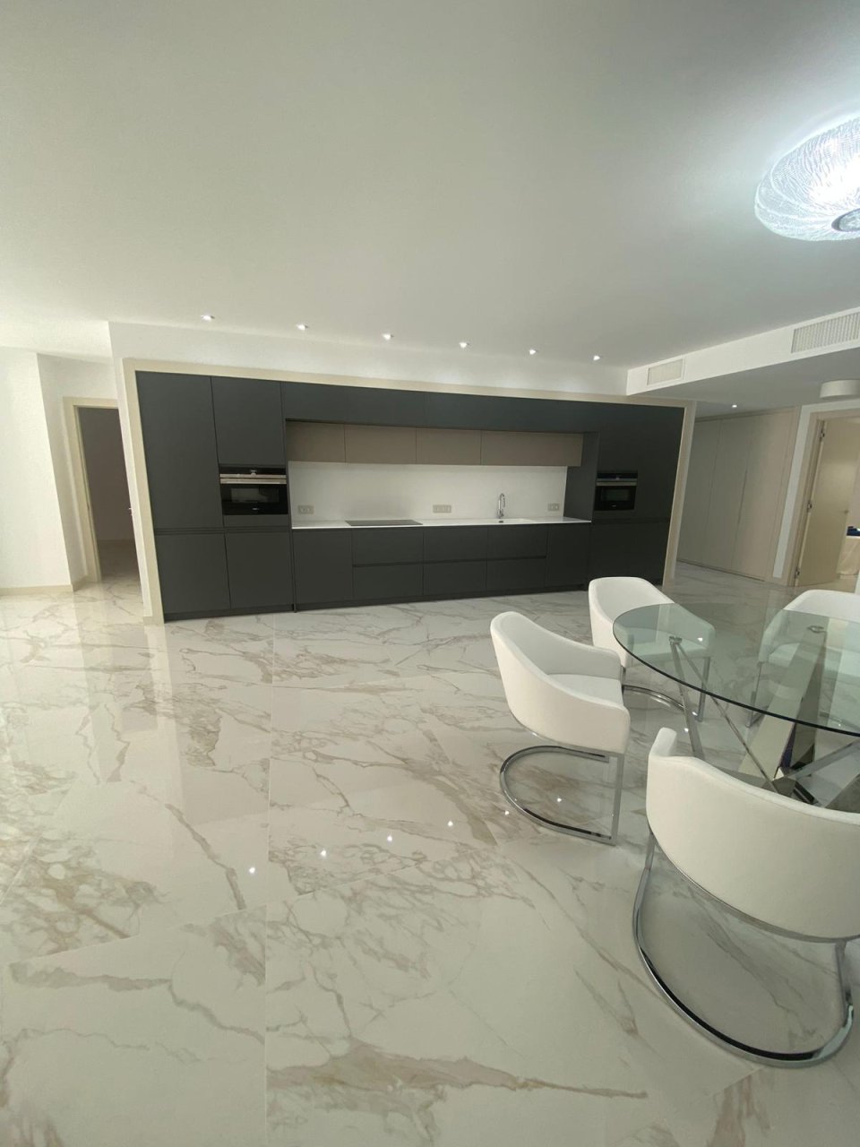 Luxurious Frontline beach Apartment