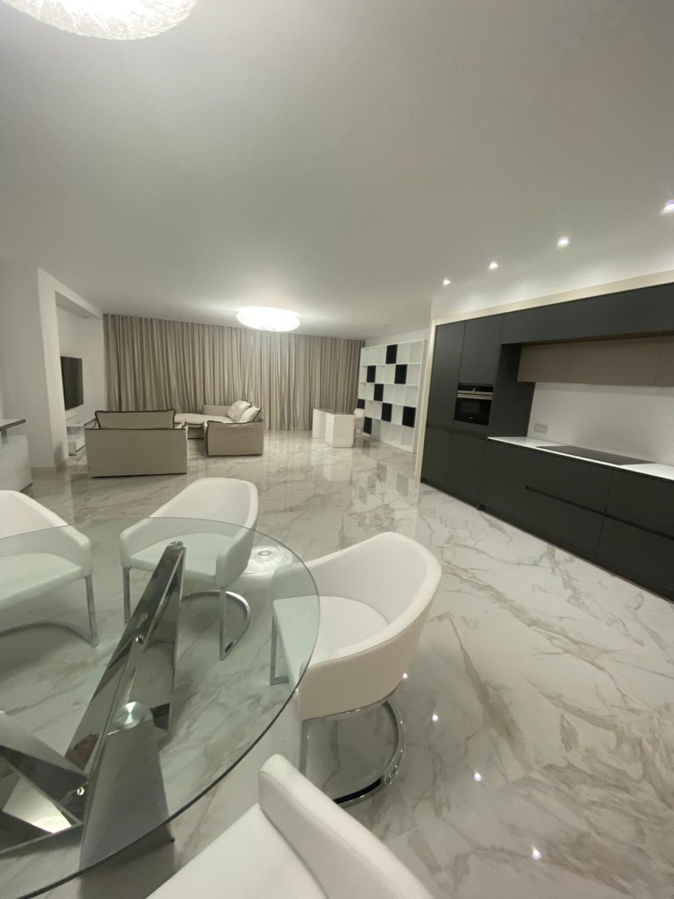 Luxurious Frontline beach Apartment