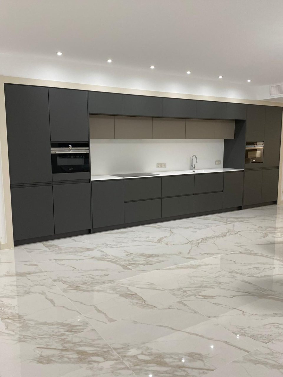 Luxurious Frontline beach Apartment