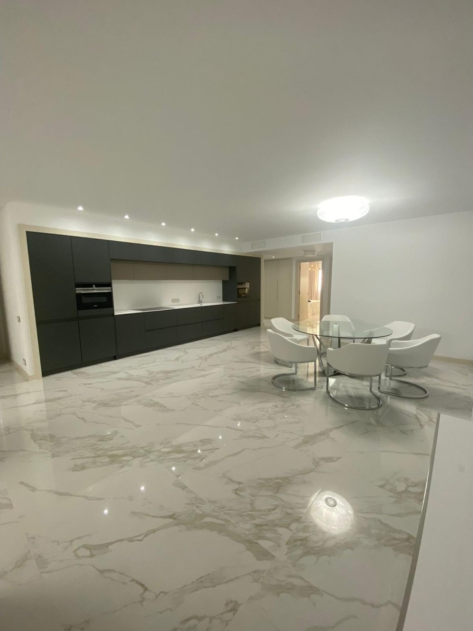 Luxurious Frontline beach Apartment