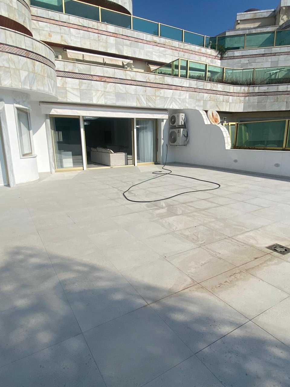 Luxurious Frontline beach Apartment