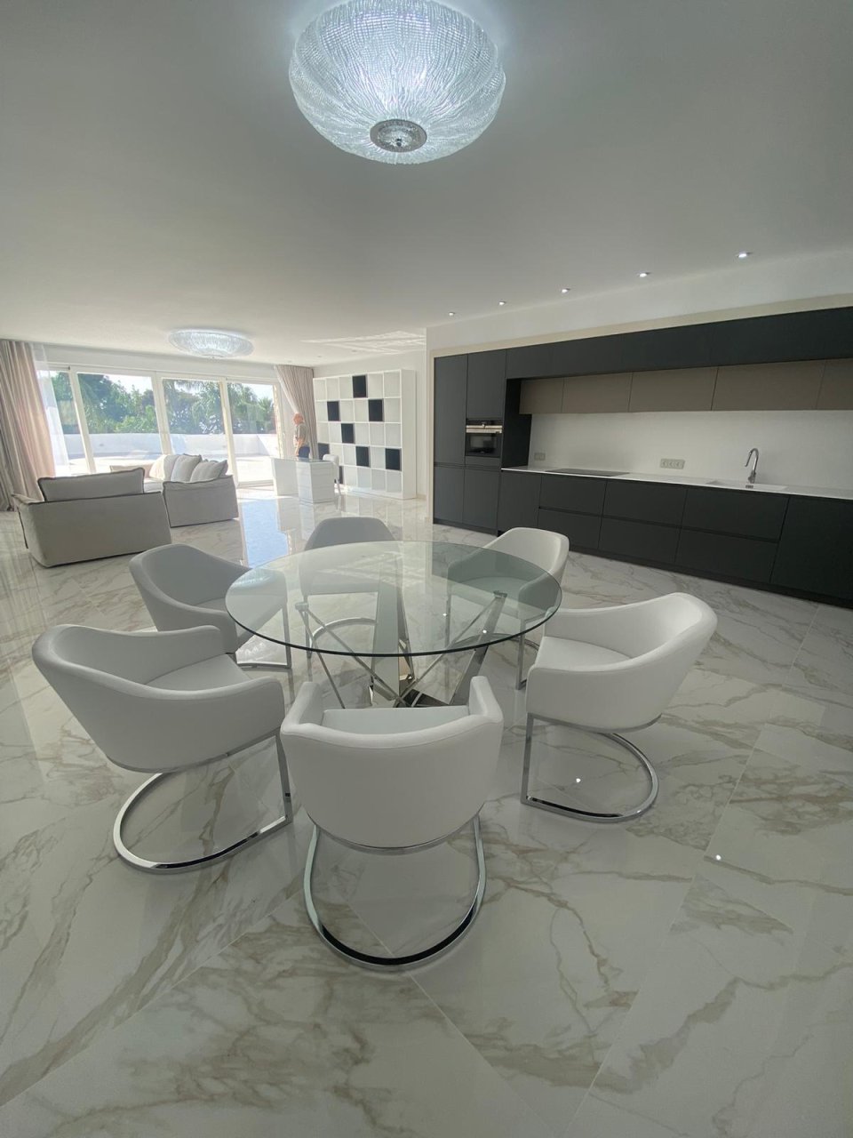 Luxurious Frontline beach Apartment